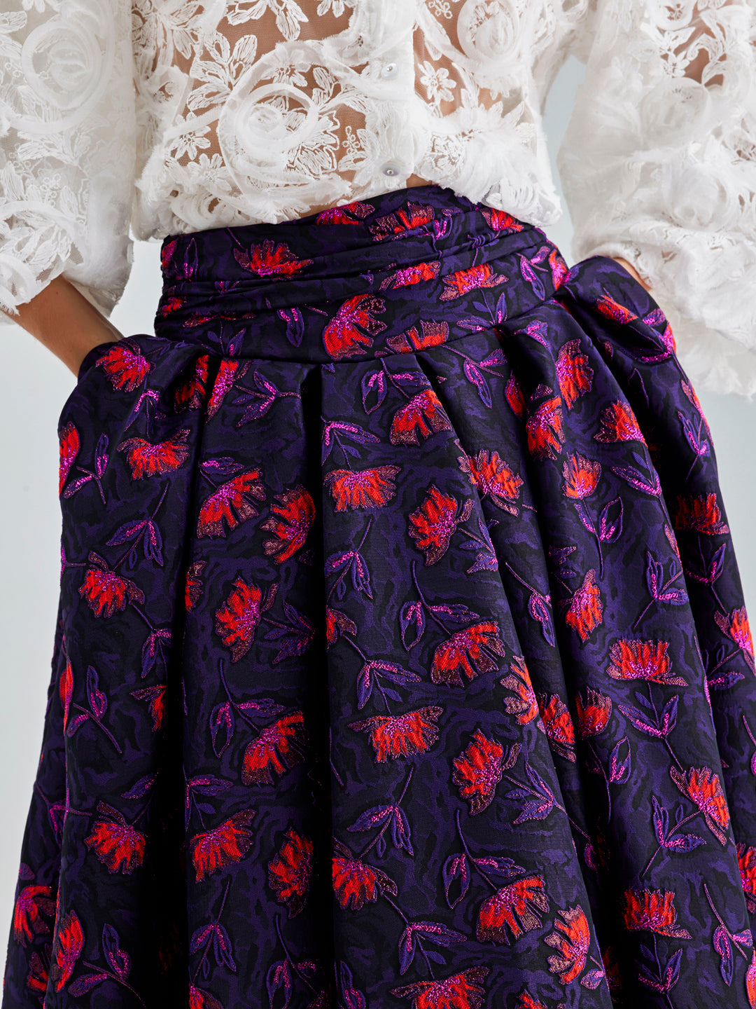 Floral Faina Skirt in violet with a luxurious fabric blend and full lining for a flawless drape and enchanting design