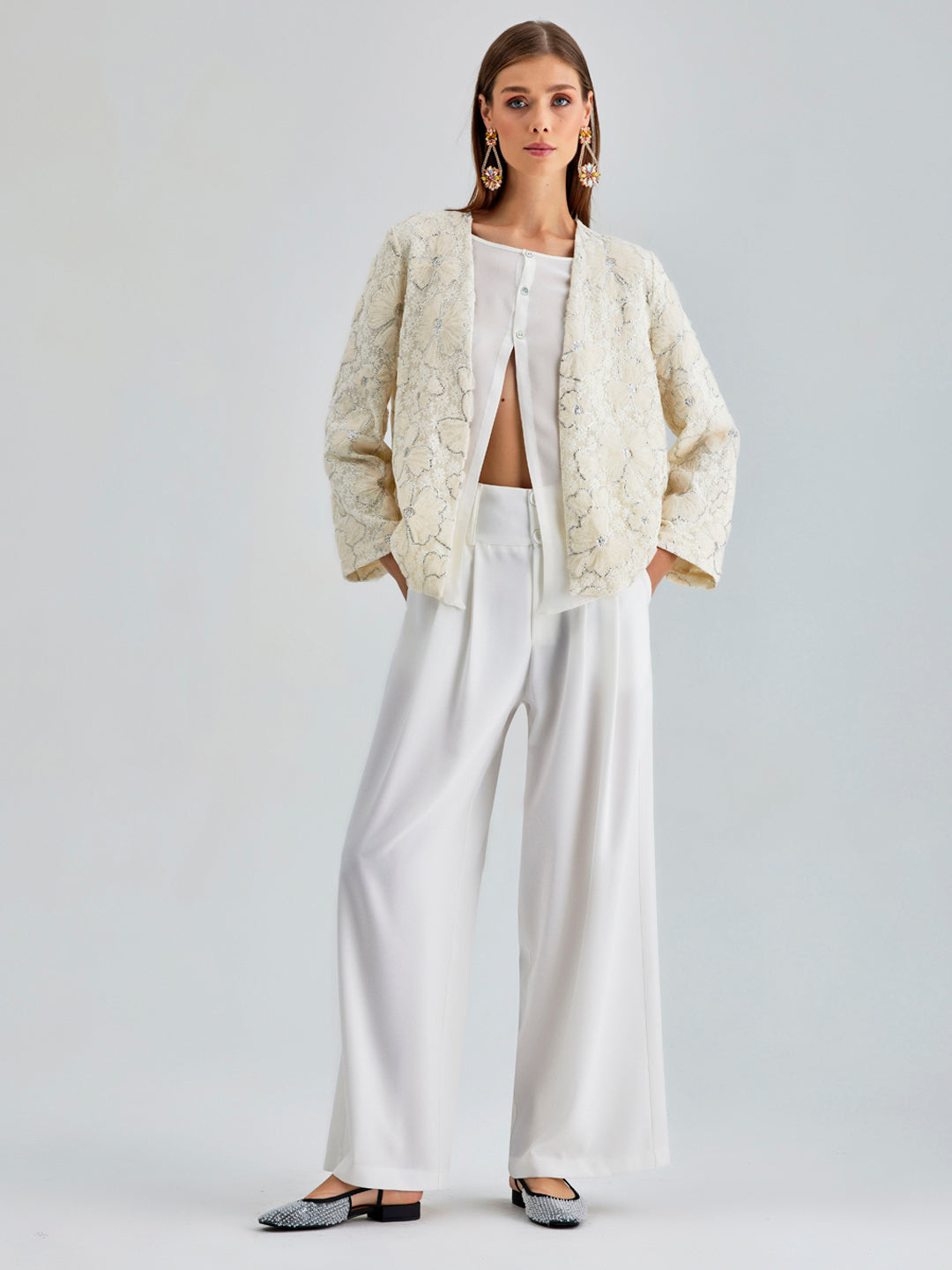 Chic ivory jacket with exquisite floral embroidery and wrist-length sleeves