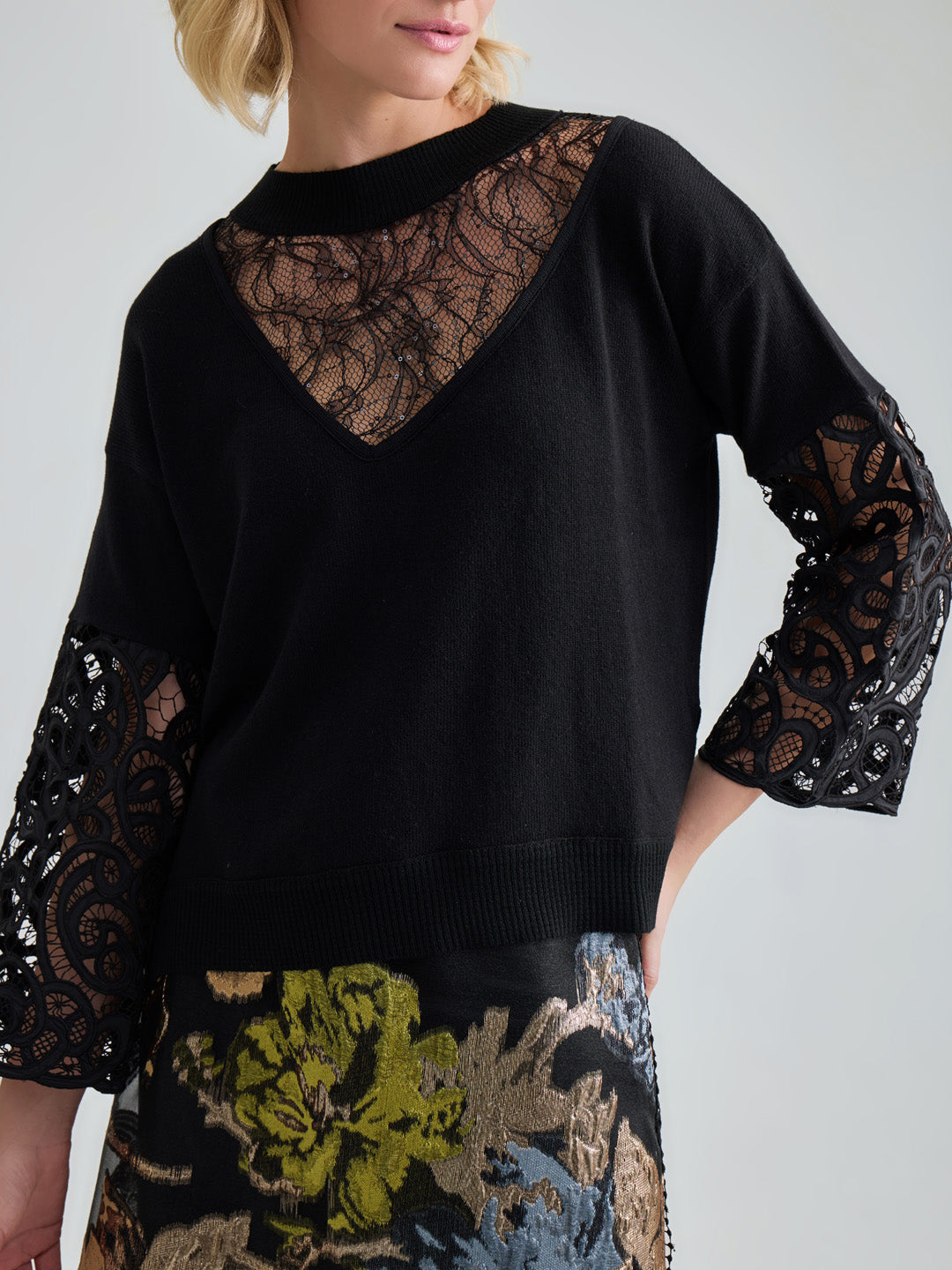 VICTORIE PULLOVER - BLACK