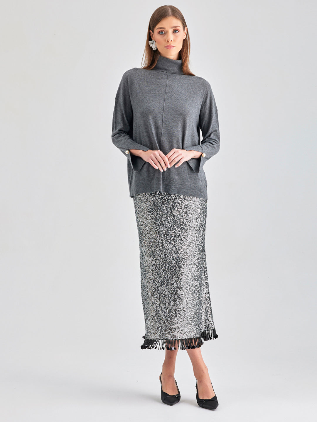 Midi-length Lupita Skirt in grey with delicate fringe hem and structured fit