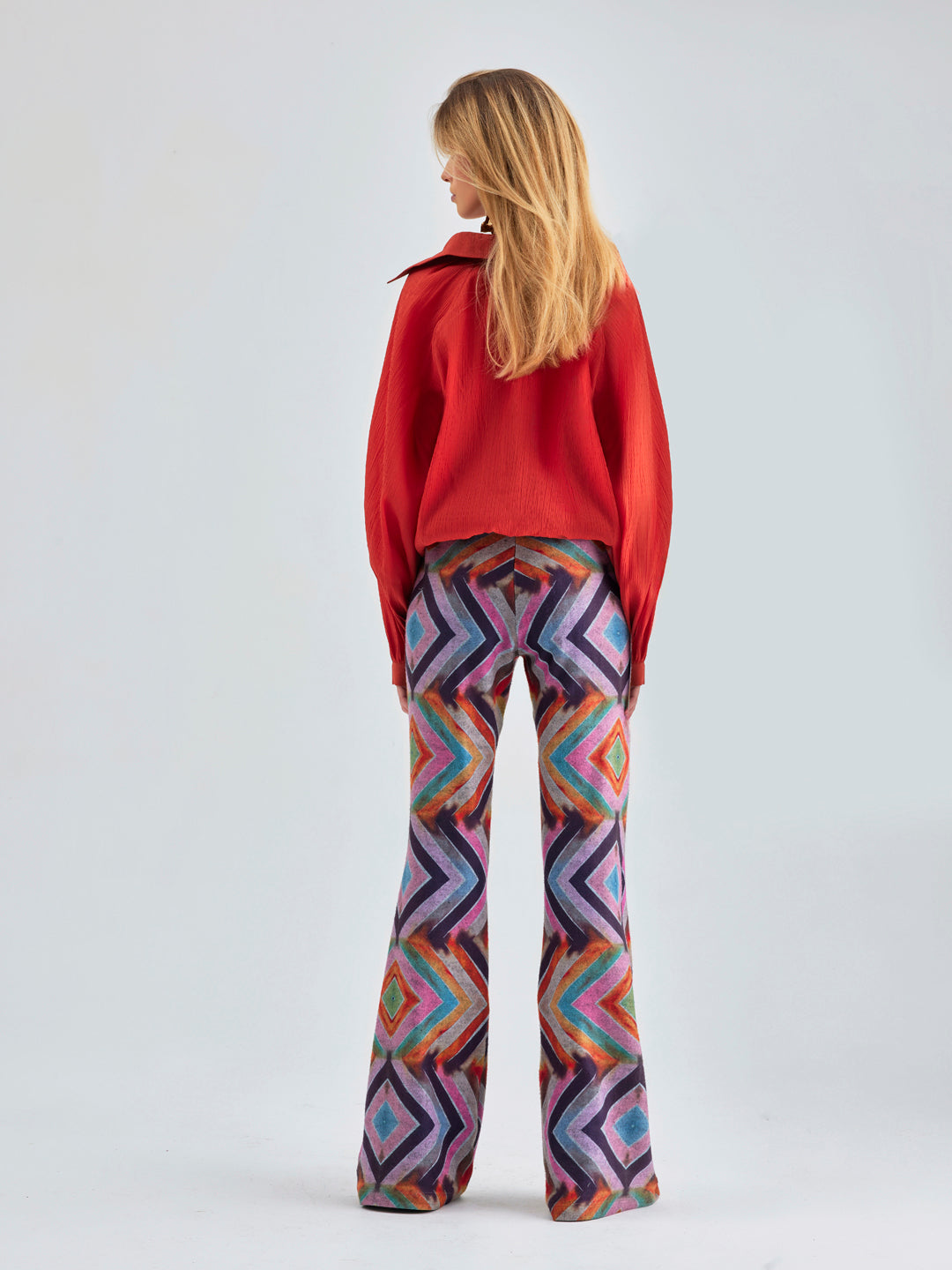 Wide-leg Siara Pants in vivid geometric designs and high-rise fit, combining comfort with bold style