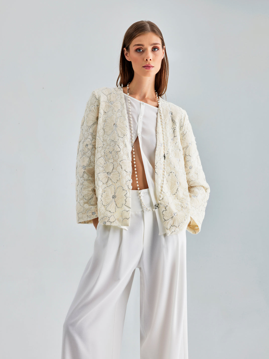 Statement-making ivory jacket with chic sleeves and elegant floral design