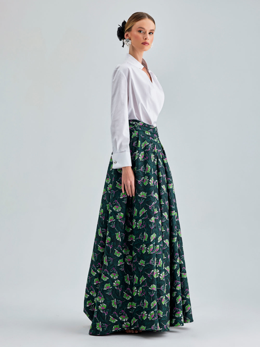 Enda Taffeta Skirt in green multicolor with practical pockets and graceful pleats