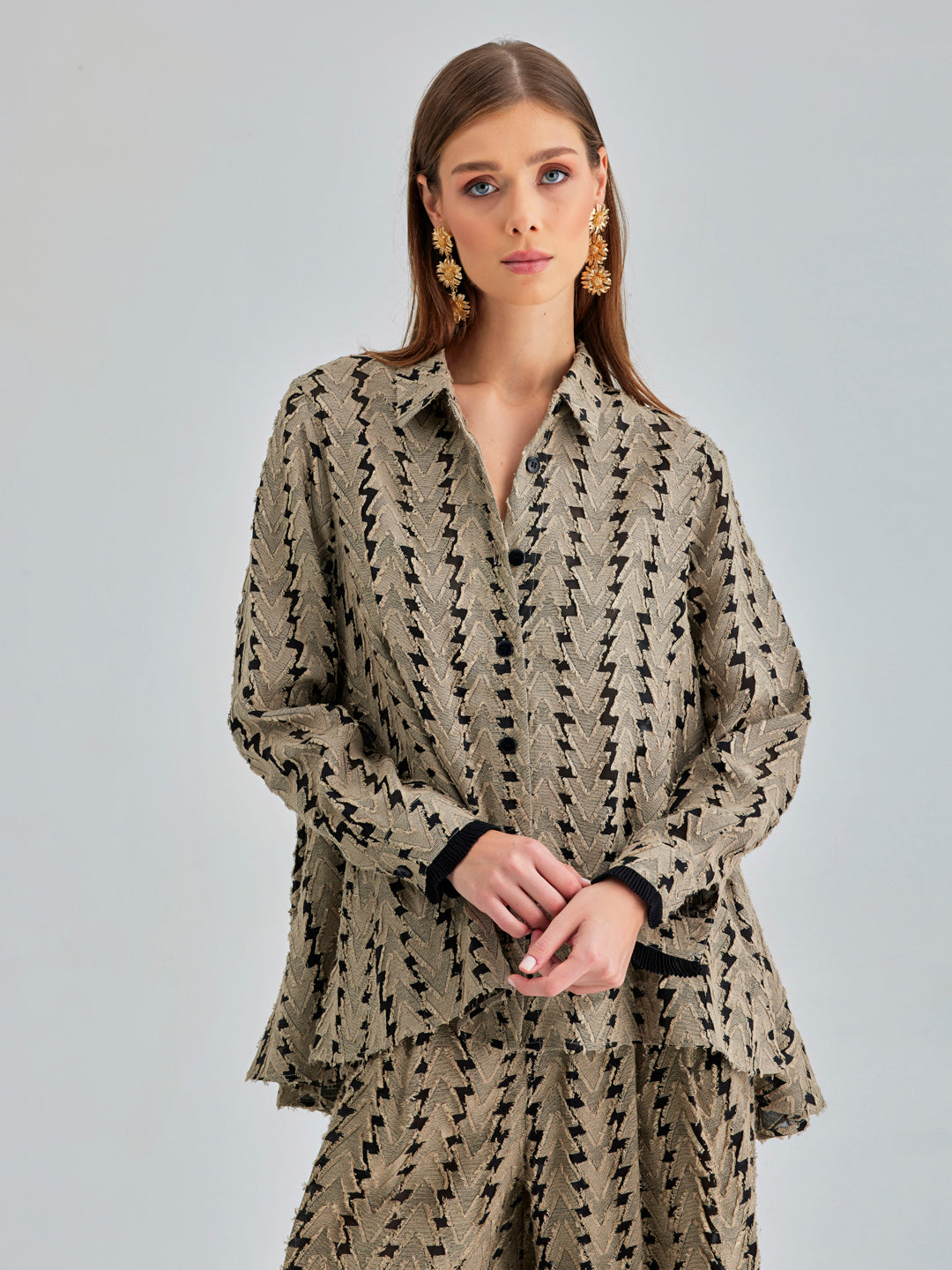 Elegant Vivian Shirt Beige with sleek silhouette for professional and stylish wear